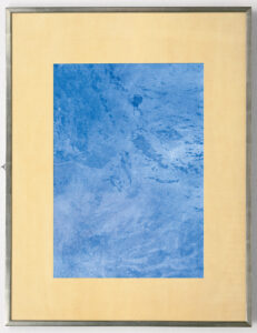 Jef Verheyen, Ohne Titel (Hommage an Yves Klein, II), um1970, Blaupigment auf Papier, 60 x 42 cm | © Bildrecht, Wien 2024Foto: Archiv Lenz Schönberg