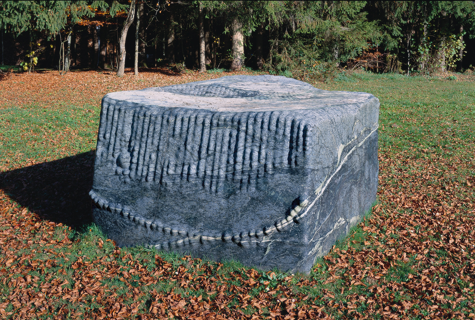 arl Prantl, Heiliger Berg, 1981, Serpentin Tauerngrün, 135 x 150 x 150 cmFoto: Archiv Lenz Schönberg