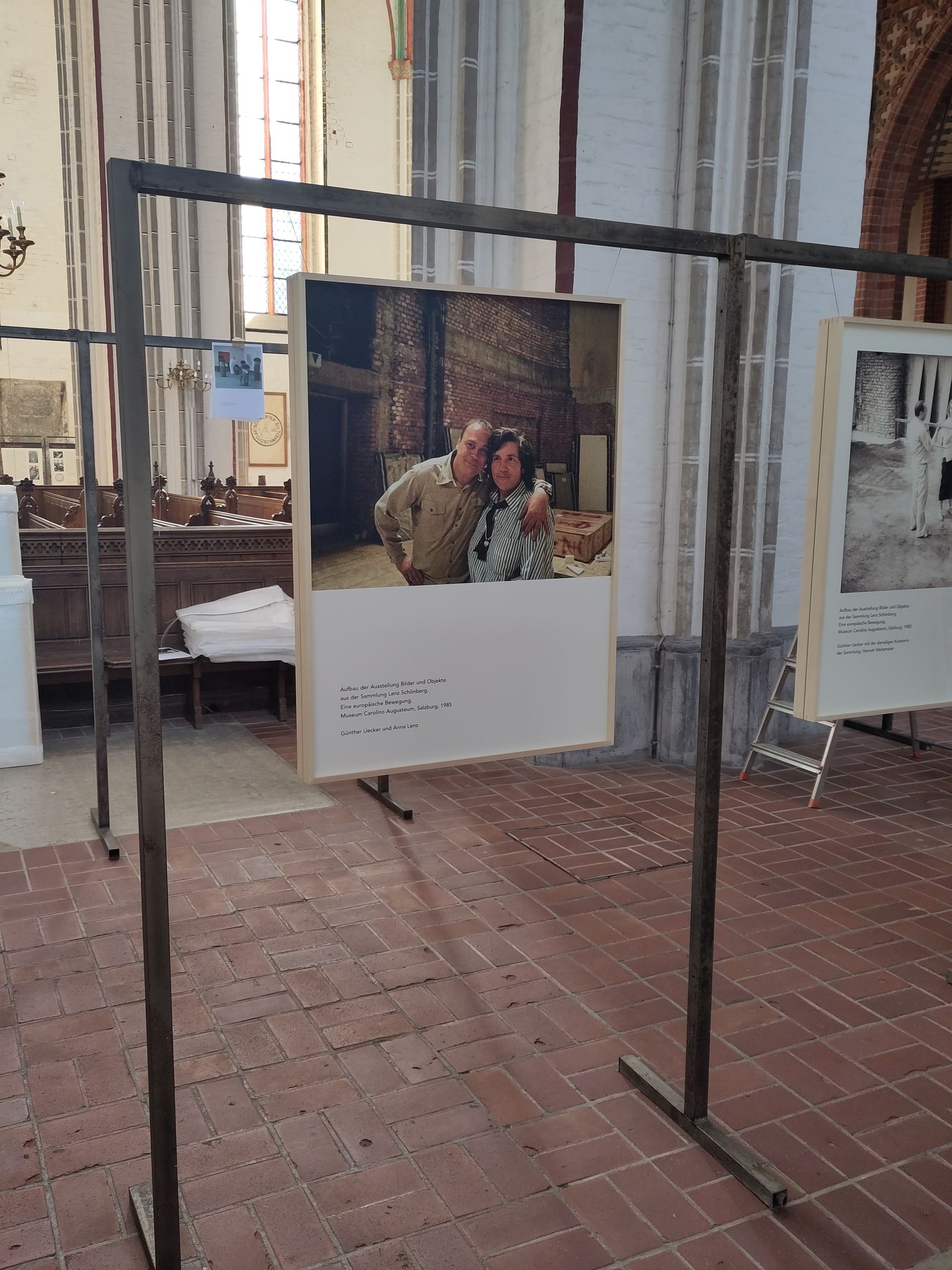 2023 Ausstellungsansichten „Über die Schulter geblickt. Günther Uecker bei der Arbeit.Fotos von Anna Lenz“, Schweriner Dom